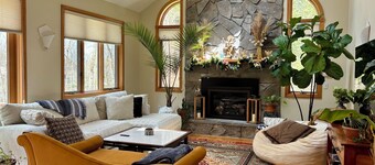 Hummingbird Haven is a Berkshires Retreat surrounded by Nature and Local Charm.