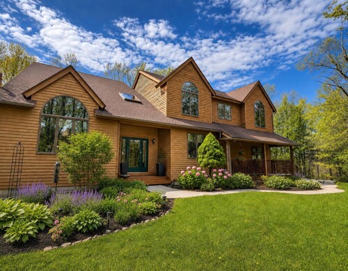 Hummingbird Haven is a woodland retreat surrounded by Nature and Local Charm.