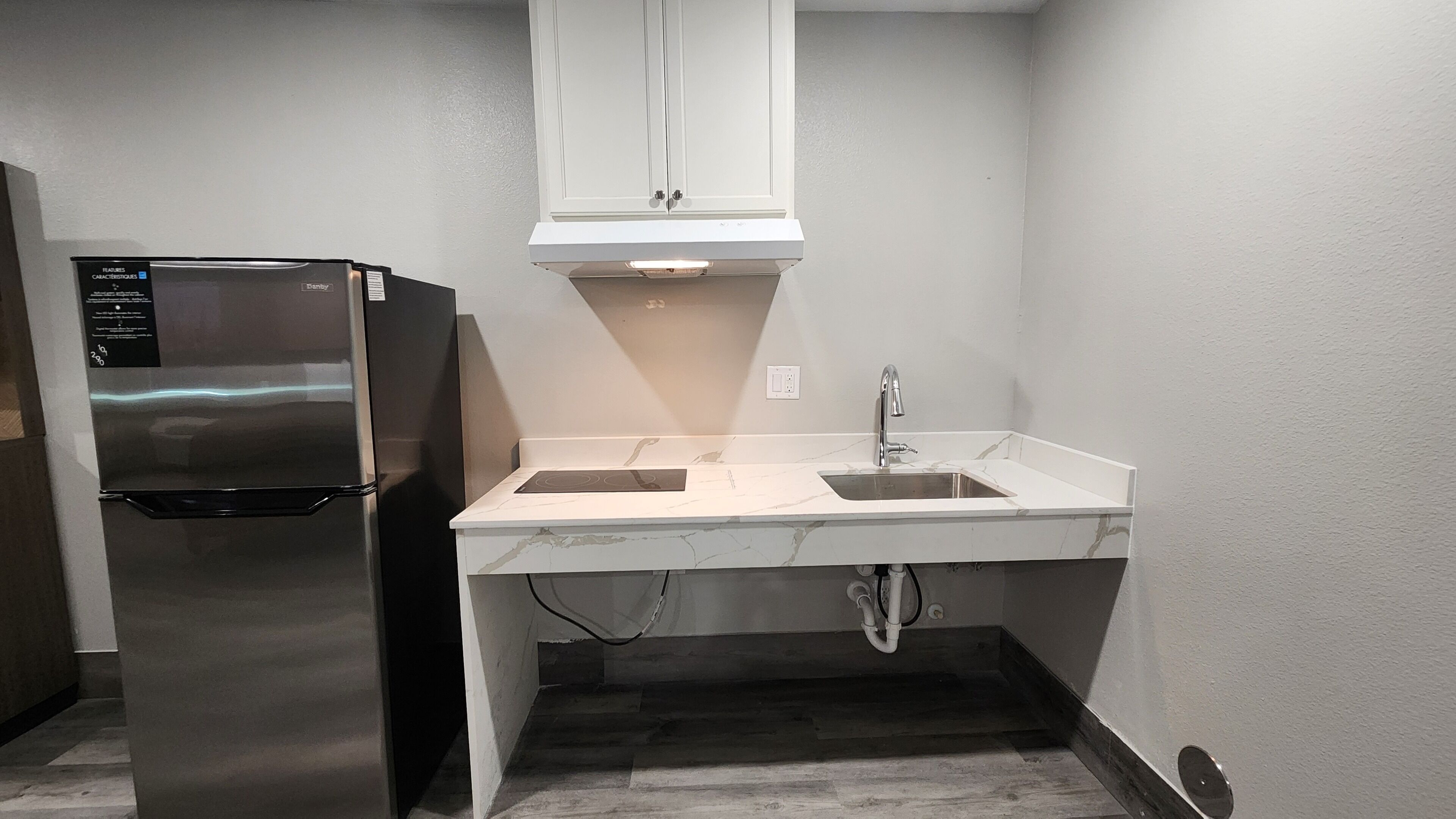 Full-size fridge, microwave
