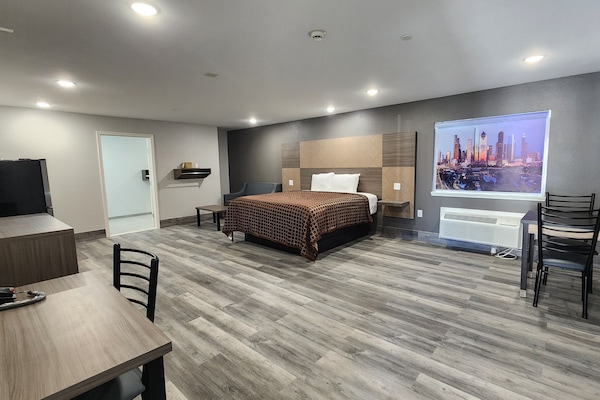 Quarto luxo, 1 cama King, para não fumantes, cozinha americana | 1 quarto, roupas de cama premium, escrivaninha