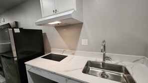 Kjøleskap og mikrobølgeovn