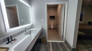 Economy Apartment, 1 Bedroom, Non Smoking, Kitchen | Bathroom | Free toiletries, towels, soap, shampoo