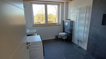 Dusche, Haartrockner, Handtücher, Seife