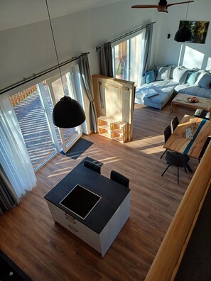 Smart TV, table tennis - 2 vacation apartments with shared large balcony for 8 to 10 people can be booked (Nordwestuckermark)