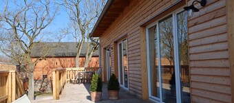 2 vacation apartments with shared large balcony for 8 to 10 people can be booked