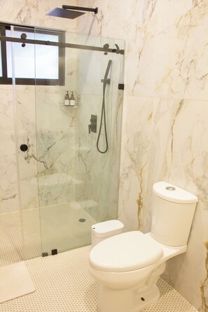 Shower, eco-friendly toiletries, hair dryer, towels - Nubária Residences l (San Pablo Etla)