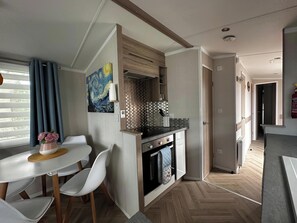 Dining - Tranquil Caravan Retreat by the Seaside, Portseton (Prestonpans)