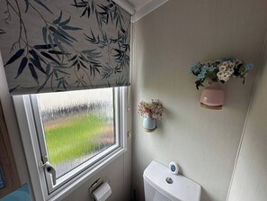 Shower, hair dryer, towels - Tranquil Caravan Retreat by the Seaside, Portseton (Prestonpans)