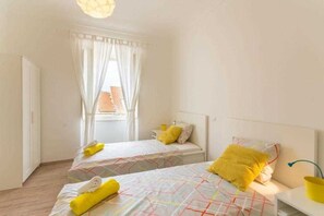 2 Schlafzimmer, Bügeleisen/Bügelbrett, Bettwäsche