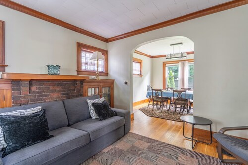 A "Most-Loved" Craftsman home, great location & amenities, A/C, WiFi, parking
