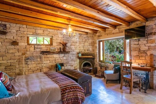 Cozy cabin in wonderful Chacras de Coria. Pistacho Club Eco Lodge. AC and WiFi