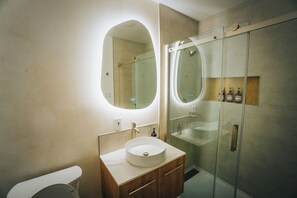 Toallas, jabón, papel de baño 