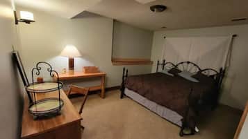 2 bedrooms, desk, iron/ironing board, free WiFi