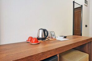 Standaard driepersoonskamer | Lakens van Egyptisch katoen, luxe beddengoed, een minibar