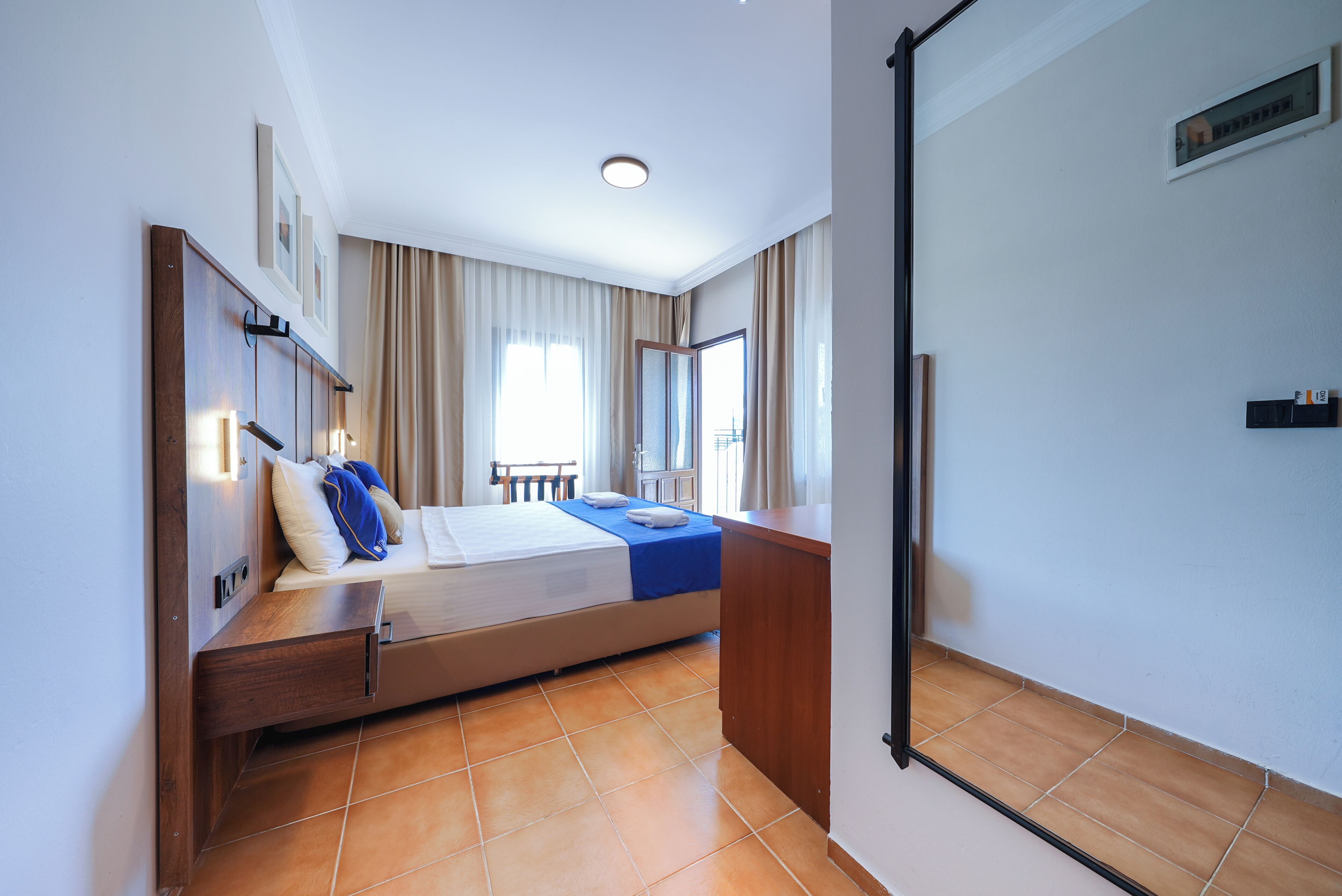 Egyptian cotton sheets, premium bedding, minibar, in-room safe