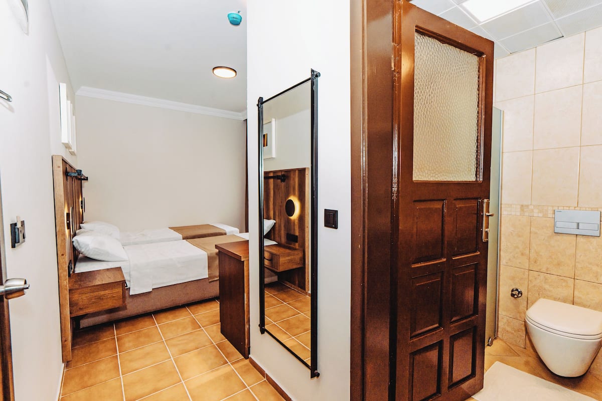 Egyptian cotton sheets, premium bedding, minibar, in-room safe