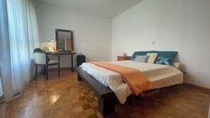 2 chambres, fer et planche à repasser, Wi-Fi, draps fournis