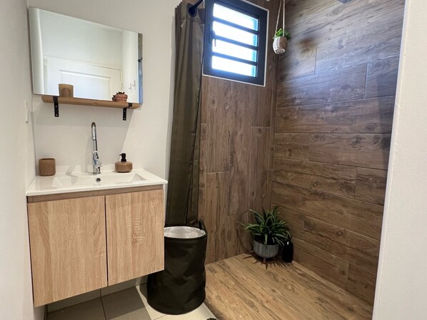 Shower, towels, soap, toilet paper