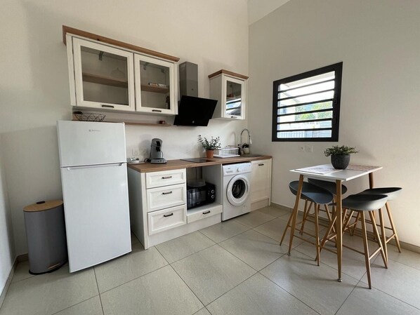 Fridge, microwave, stovetop, coffee/tea maker