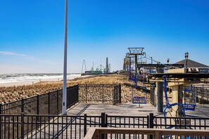 Beach nearby, sun loungers, beach towels