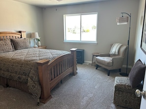 3 makuuhuonetta, työpöytä, silitysrauta/-lauta, ilmainen Wi-Fi