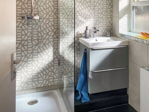 Towels - 3 bedroom accommodation in Portland, near Weymouth (Portland, near Weymouth)
