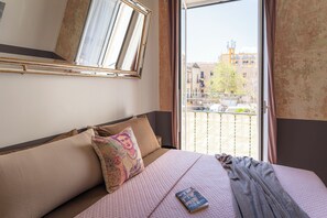 1 quarto, escrivaninha, Wi-Fi de cortesia