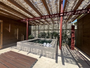 Bain à remous extérieur