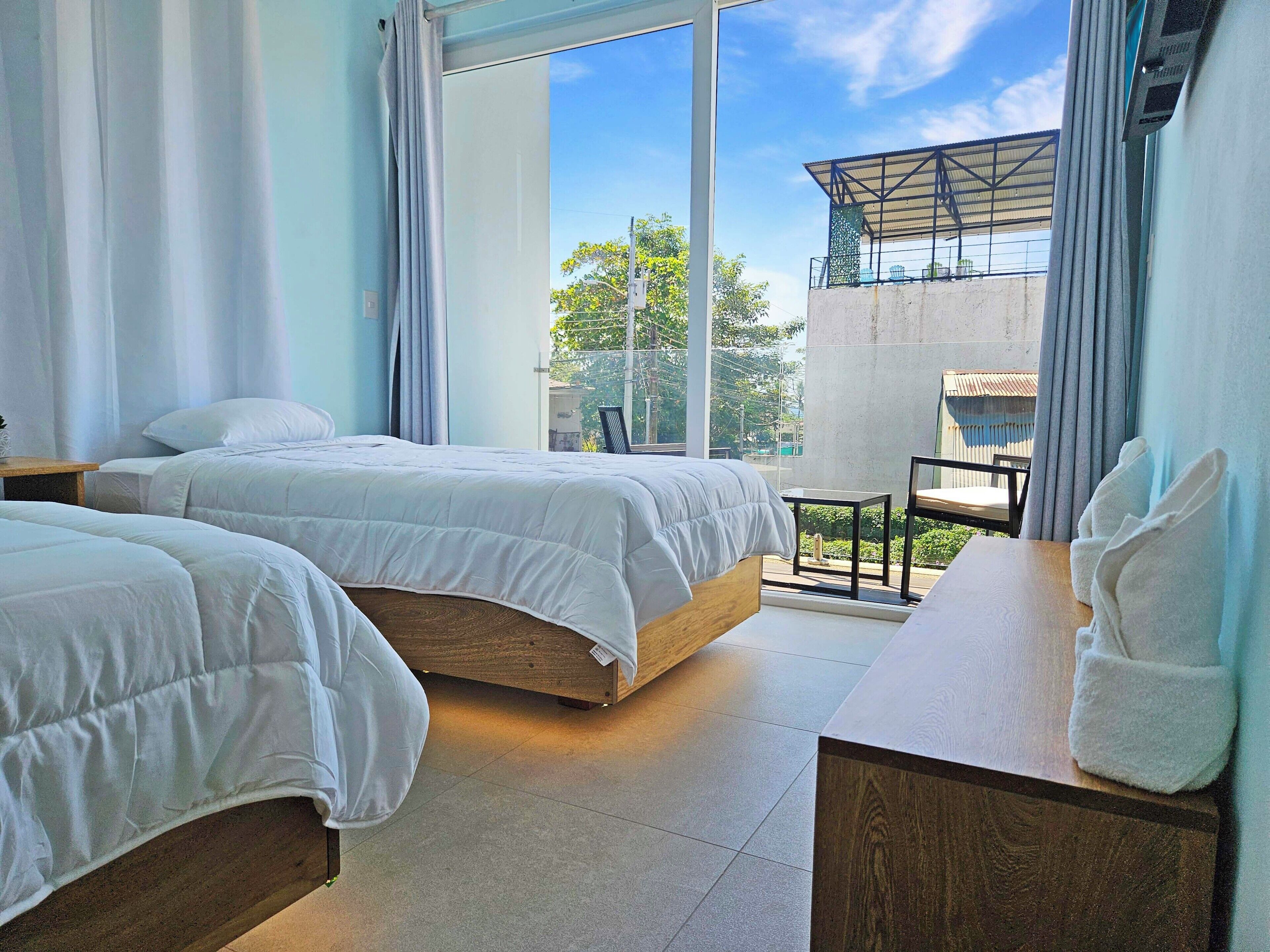 4 dormitorios, ropa de cama de alta calidad, cortinas opacas