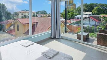 4 camere, biancheria da letto di alta qualità, tende oscuranti