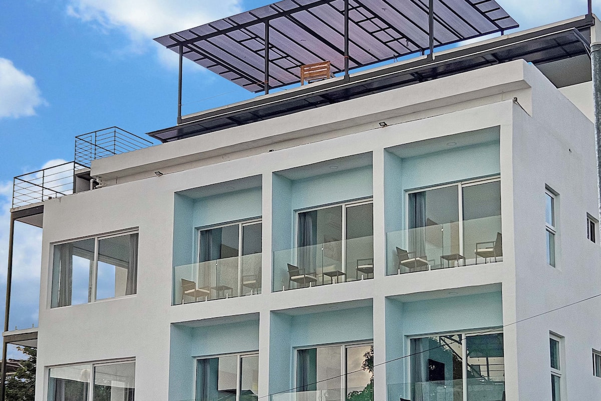 Luksusvilla, ikke-røyk, privat basseng | 4 soverom, sengetøy av topp kvalitet, blendingsgardiner og lydisolert