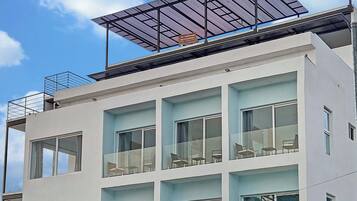 Luksusvilla, ikke-røyk, privat basseng | 4 soverom, sengetøy av topp kvalitet, blendingsgardiner og lydisolert