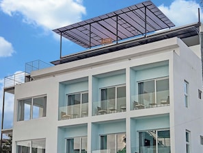 4 habitaciones, ropa de cama de alta calidad y cortinas blackout