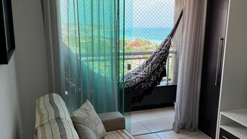 Apartamento básico | Área de estar | TV