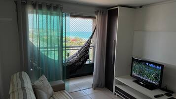 Apartamento básico | Área de estar | TV