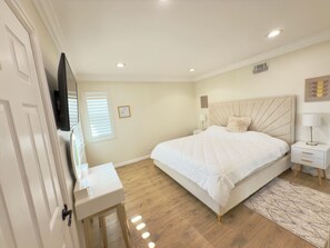 4 Schlafzimmer, Schreibtisch, Bügeleisen/Bügelbrett, WLAN