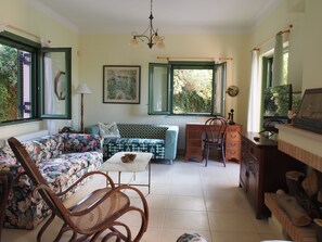 Smart TV, fireplace, printers - Thei's Nest in a large garden in the Prines' centre near restaurants, beach,city (Prines)