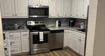 Cozy 1-bedroom condo in enjoyable Decatur with WiFi, close to downtown Atlanta