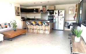 Interior - Modern apartment in residence with tennis pool - lake view 10 mn from Cannes (Le Cannet)