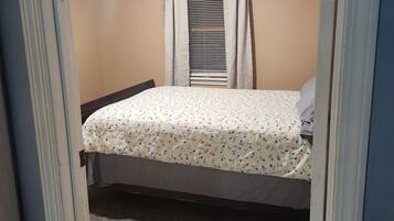 2 Schlafzimmer, BĂŒgeleisen/BĂŒgelbrett, kostenloses WLAN, BettwĂ€sche