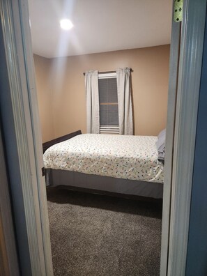 2 habitaciones, tabla de planchar con plancha y wifi gratis 