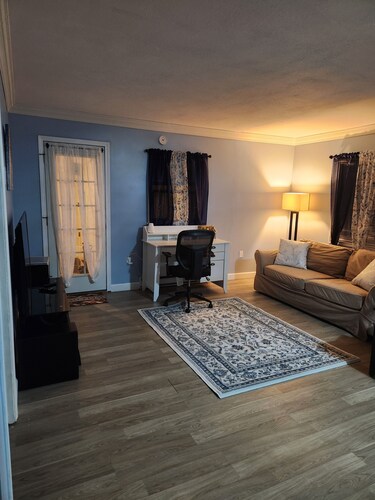 Charming 2-bedroom apartment in fabulous Willseyville with AC, WiFi