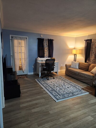 Charming 2-bedroom apartment in fabulous Willseyville with AC, WiFi