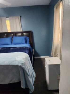 2 habitaciones, tabla de planchar con plancha y wifi gratis 