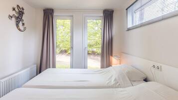 2 bedrooms, bed sheets