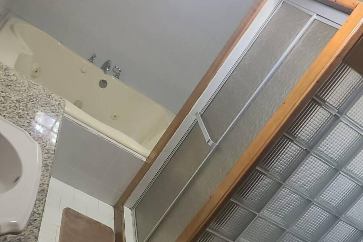 Standard Cabin, Garden View | Bathroom | Shower, towels, soap, shampoo