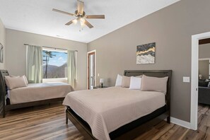 2 makuuhuonetta, silitysrauta/-lauta, Wi-Fi, vuodevaatteet