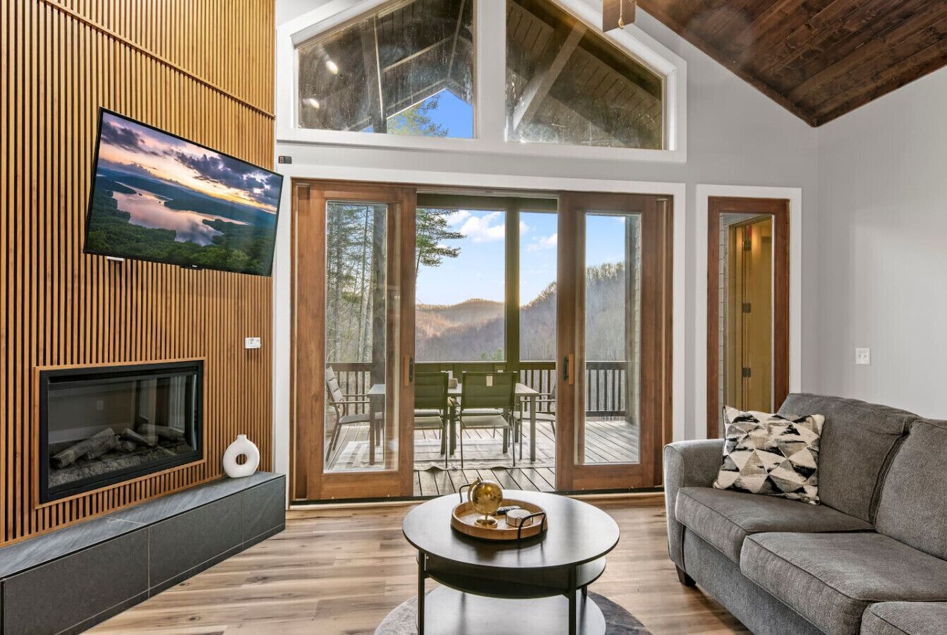 Télévision, cheminée