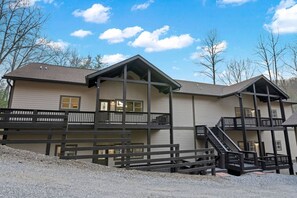 Exterior - Mountain Escape, Balcony, Grill, and View! (Sylva)