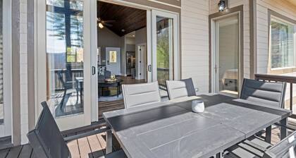 Mountain Escape, Balcony, Grill, and View!